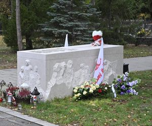 Grób Kornela Morawieckiego na  Powązkach Wojskowych