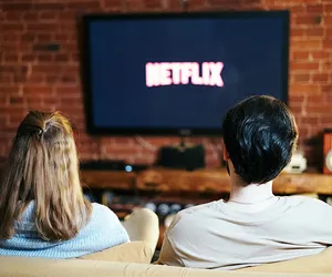 Dzielisz konto Netflix? Szykuj się na dodatkową opłatę od kwietnia! 