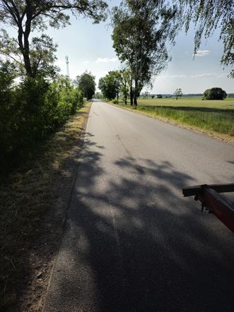 Horror na drodze. Motocyklista roztrzaskał się pod własnym domem. Nie żyje 35-latek 