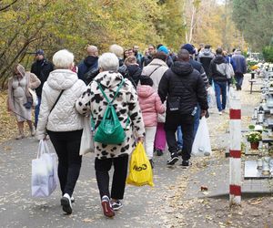 Tłumy na cmentarzu na Miłostowie