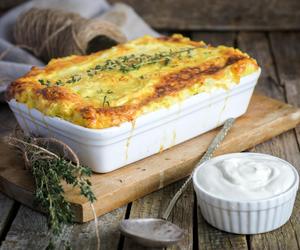 Karkówka zapiekana z prażuchą. Pyszne połączenie duszonego schabu i ziemniaków