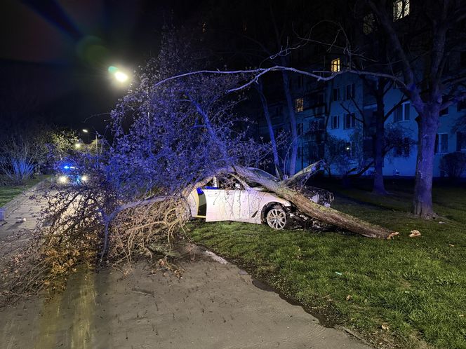 Policyjny pościg ulicami Warszawy. BMW w płomieniach 