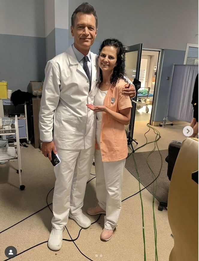 Na dobre i na złe na planie. Asia (Joanna Pach-Żbikowska), Falkowicz (Michał Żebrowski)