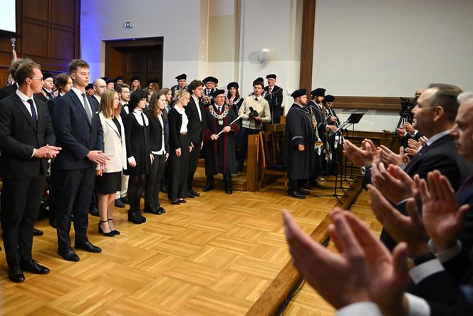 Prezydent Karol Nawrocki zadeklarował w Gdańsku, że priorytetem jest dla niego rozwój polskich technologii obronnych XXI wieku. Zapowiedział utworzenie Departamentu Technologii Przełomowych w Biurze Bezpieczeństwa Narodowego.