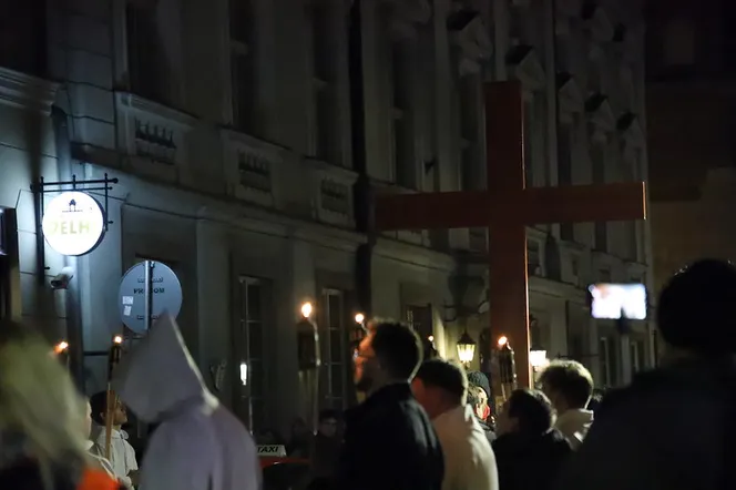 Studenci przeszli ulicami Krakowa w Akademickiej Drodze Krzyżowej