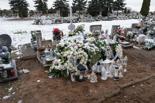 Zuzia weszła do skrzyni łóżka. Dziewczynka nie żyje.