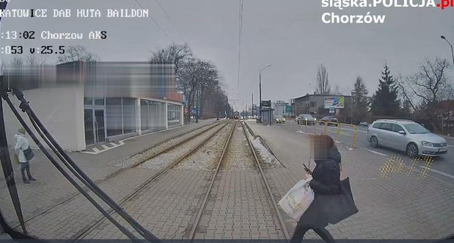Telefon w ręku i słuchawki w uszach. Chorzowianka weszła wprost pod nadjeżdżający tramwaj