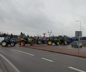 Trwa protest rolników w woj. lubelskim. Blokady są w wielu miejscach w regionie [DUŻO ZDJĘĆ]