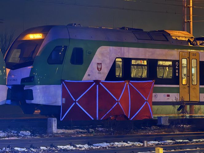 Śmiertelne potrącenie przez pociąg w Warszawie. Pieszy wtargnął pod rozpędzony skład. Zginął na miejscu