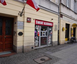 Sklepy monopolowe 24h w Śródmieściu Warszawy przechodzą do historii