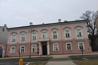  Zarzut zabójstwa ze szczególnym okrucieństwem dla 60-letniego księdza - Miał uderzać mężczyznę siekierą w głowę a następnie podpalić na drodze pod Grójcem