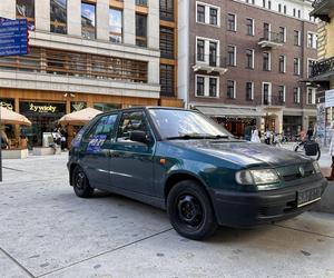 Akcja Miejskiej Agendy Parkingowej na placu Pięciu Rogów w Warszawie