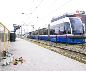 Szkoła opłakuje tragicznie zmarłą Emilkę. 15-latka została potrącona przez tramwaj