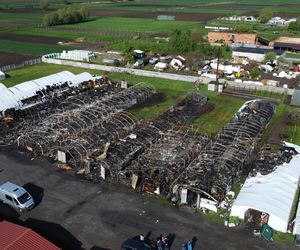 Jeszcze w weekend przychodziły tu tłumy, dziś zostały zgliszcza. Pożar strawił wszystko