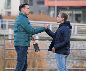 Pierwsza miłość odc. 3951. Kamil Biały (Igor Paszczyk), Piotrek (Michał Mikołajczak)