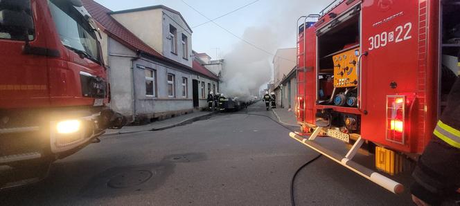 Auto nagle stanęło w płomieniach! W akcji kilka zastępów straży pożarnej [ZDJĘCIA]