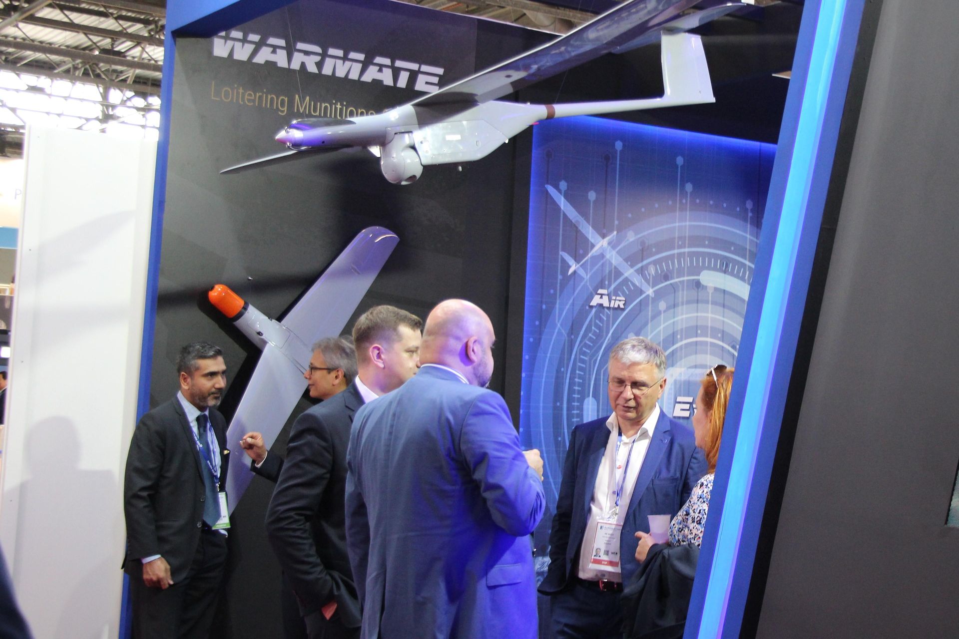 Prezes Piotr Wojciechowski na stoisku Grupy WB podczas Eurosatory 2024