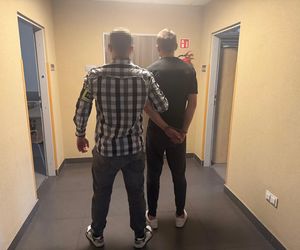 Pościg jak z filmu w Warszawie! W BMW środki odurzające i broń! Zobacz, co grozi zatrzymanej parze! 