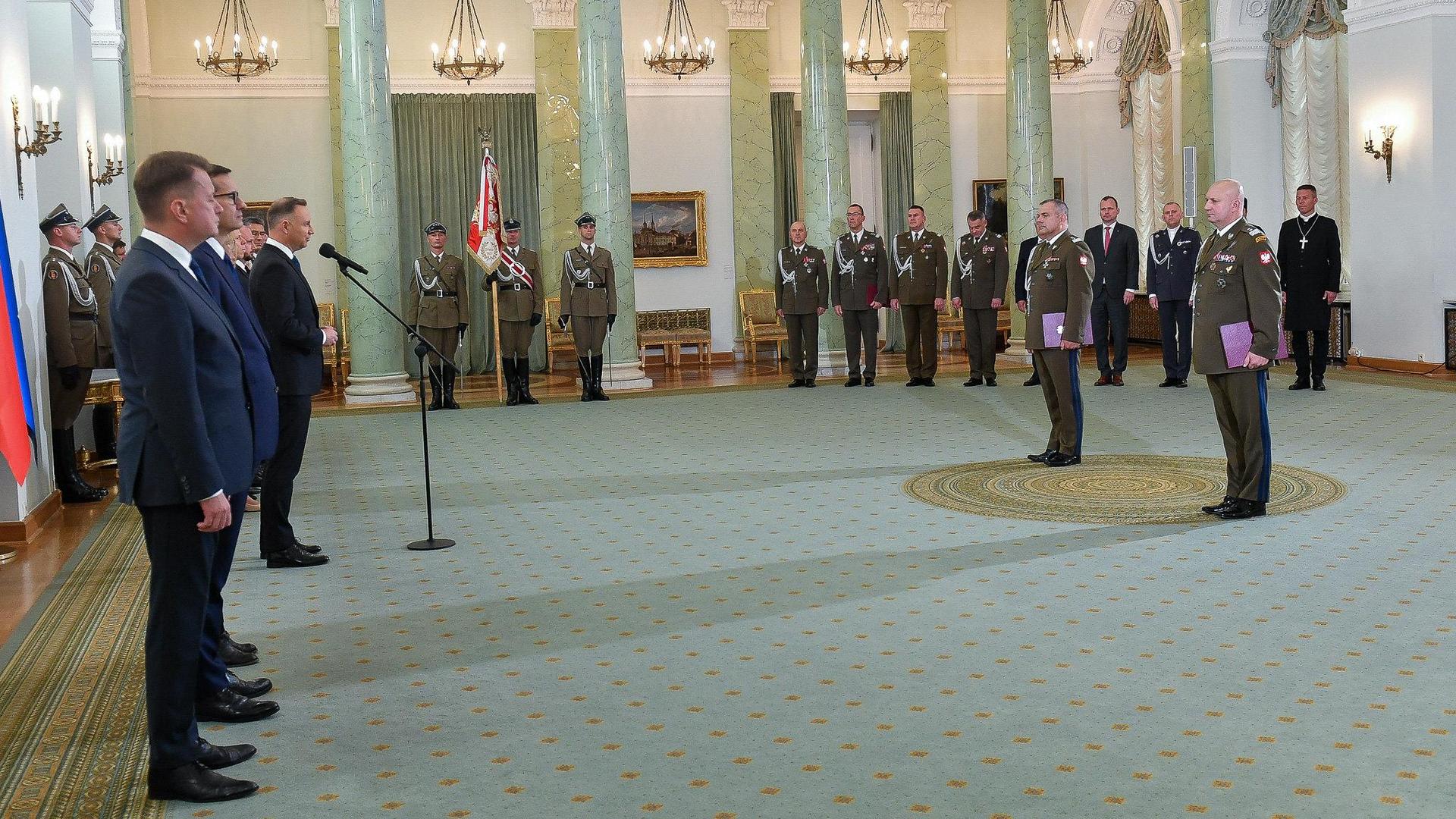 Gen. Kukuła i gen. Klisz podczas uroczystości mianowania na nowe stanowiska