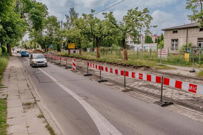 Kolejny etap przebudowy ul. Krakowskiej. Czym zajmują się drogowcy? [ZDJĘCIA]