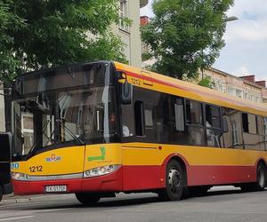 Kierowca miejskiego autobusu w Kielcach pobity. Policja szuka napastnika