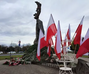 Dzisiaj obchodzimy Narodowe Święto Niepodległości. Polska odzyskała ją 11 listopada 1918 roku. Leszno na powrót do macierzy musiało czekać dłużej