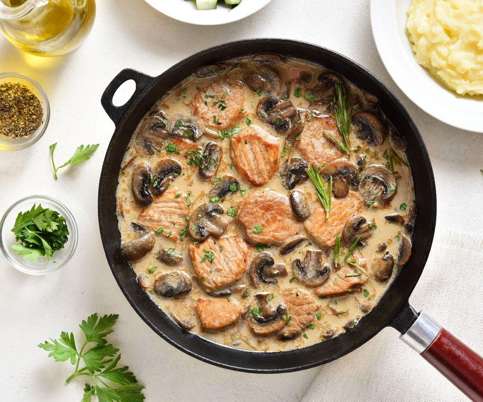 Gulasz z indyka z pieczarkami. Pyszny i prosty obiad jednogarnkowy