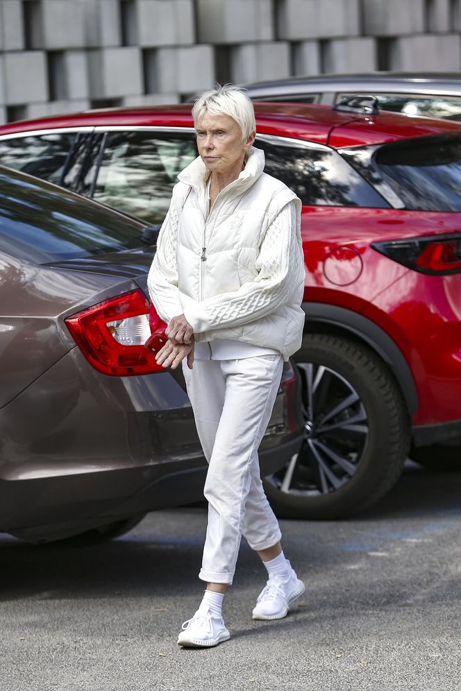 Ewa Błaszczcyk w niestandardowym stroju na pogrzebie Jadwigi Jankowskiej-Cieślak