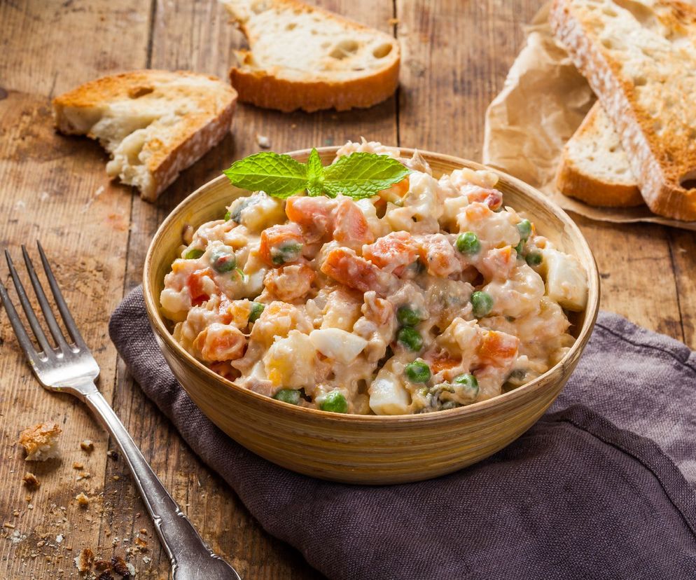 Sałatka rosyjska - przepis na prawdziwą sałatką stoliczną