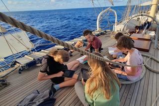 Zamieniła rower na żaglowiec! Dyrektorka ciechanowskiej szkoły wypłynęła w podróż życia. Zabrała ze sobą swoich uczniów