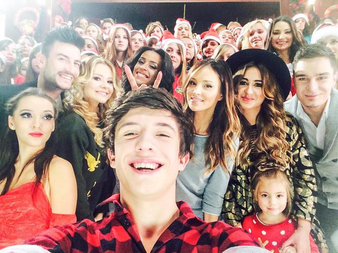 Gwiazdy na planie świątecznego klipu