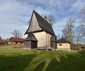 To niezwykłej urody wieś w Małopolsce. Kiedyś mieszkało w niej siedmiu mnichów [GALERIA]