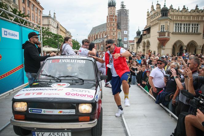 Finał Wielkiej Wyprawy Maluchów na Rynku w Krakowie