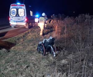 Iwanowice. Niepełnosprawny na wózku potrącony przez samochód. Ważny apel strażaków