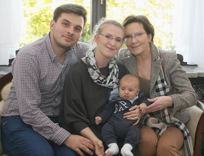 Ewa Kopacz z córką, wnukiem i zięciem