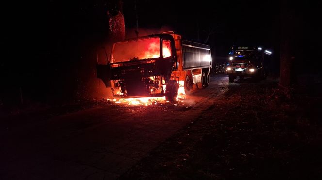 Ciężarówka płonęła jak pochodnia! Droga była zablokowana