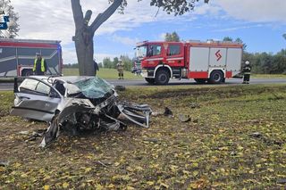 Poważny wypadek pod Kozienicami. Z maski nic nie zostało. Kierowca miał dwa promile