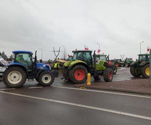 Trwa protest rolników w woj. lubelskim. Blokady są w wielu miejscach w regionie [DUŻO ZDJĘĆ]