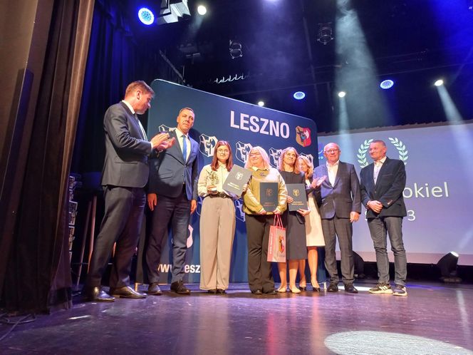 Wręczono Leszczyńskie Laury Oświaty. Zdolnym uczniom ze szkół w Lesznie