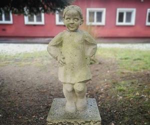 Rzeźba Dziewczynka, Przedszkolak lub Ania