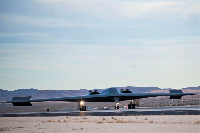 Lądowanie samolotu B-2 Spirit