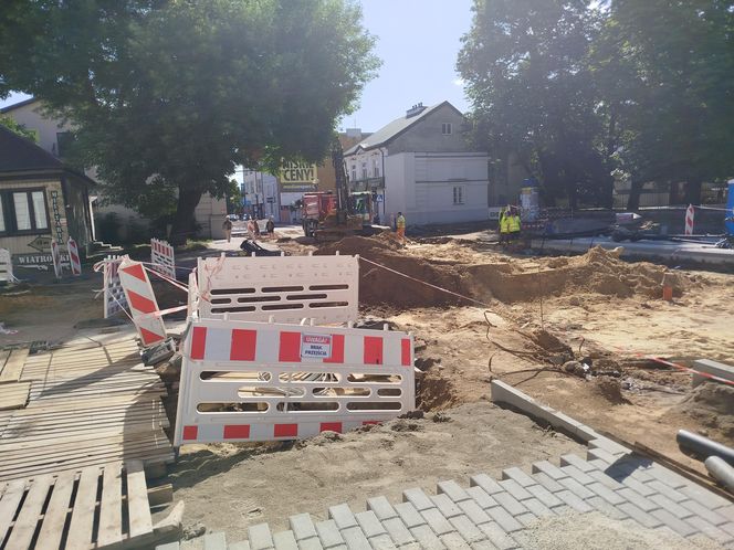 Rozkopanie dużego skrzyżowania odsłoniło fragmenty historii miasta Siedlce