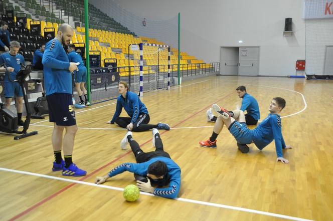 Trening piłkarzy ręcznych Industrii Kielce przed meczem w Piotrkowie Trybunalskim