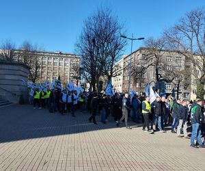 Górnicy protestowali pod ministerstwem przemysłu w Katowicach przeciwko likwidacji KWK Bielszowice