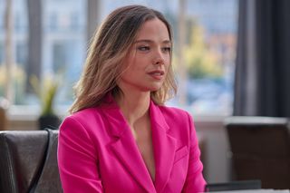 Darek zatrudnia nową prawniczkę, Kalinę.