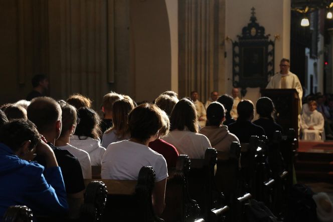 Zarobki księży w Polsce