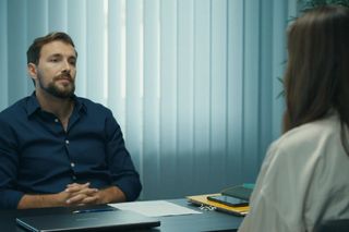 Barwy szczęścia, odcinek 3127. Marcin Kodur (Oskar Stoczyński), Regina (Kamila Kamińska) 