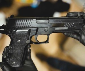 Policja rozbiła gang pseudokibiców ze Śląska. W tle handel narkotykami, przemyt i handel ludźmi