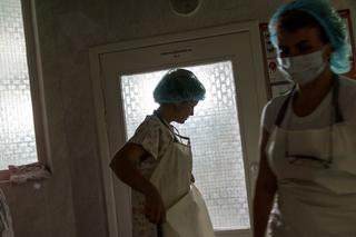 W czasie operacji dziecka zabrakło prądu, lekarze wyjęli latarki. Dramatyczne sceny w kijowskim szpitalu