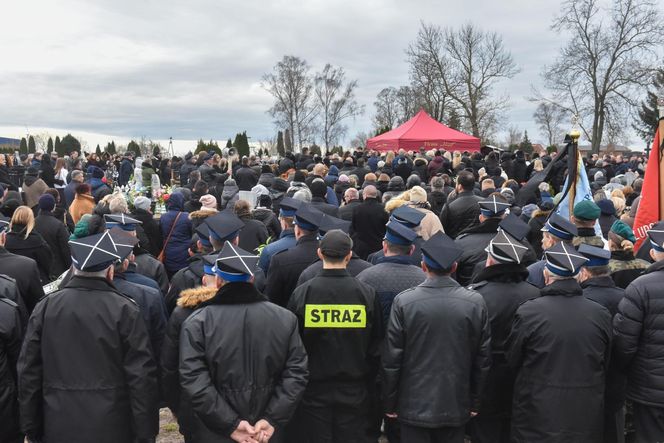 Tłumy żegnały młodego burmistrza i jego ojca